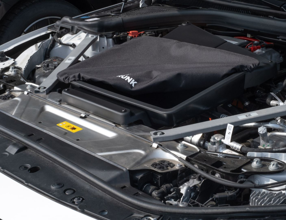 BMW i4 FRUNK – Designed for efficiency and everyday use