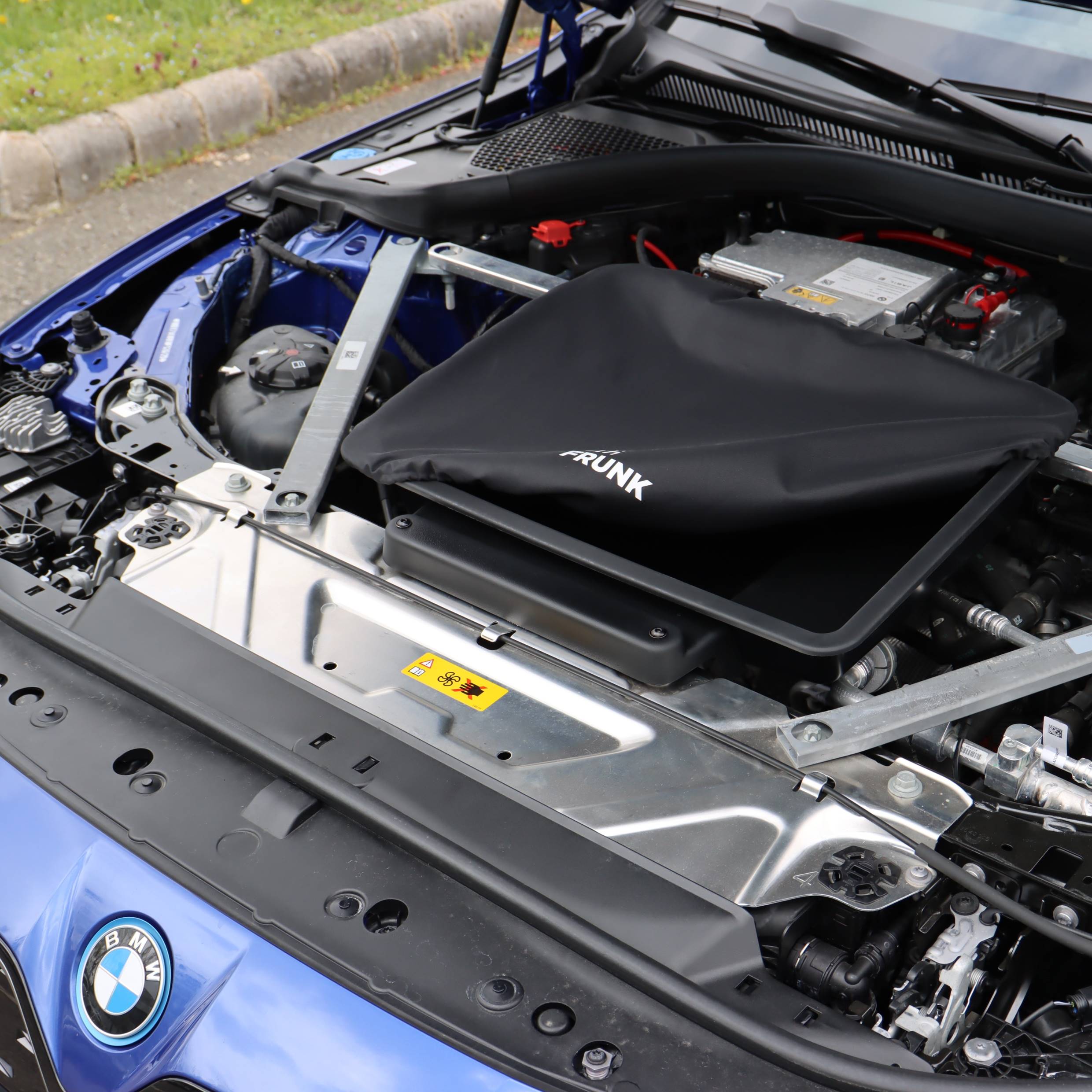 BMW i4 eDrive 35/40 with M Sport suspension Image