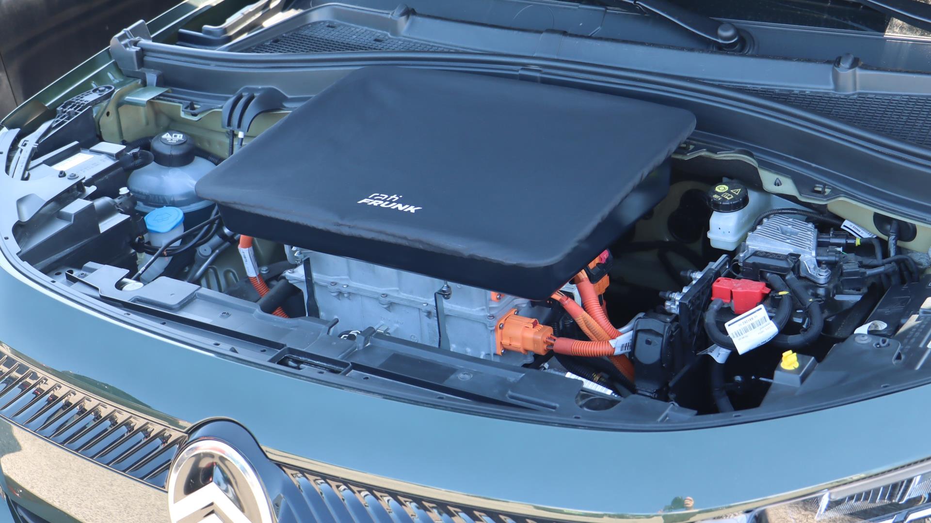 Frunk and armrest for Citroën ë-C3 and ë-C3 Aircross